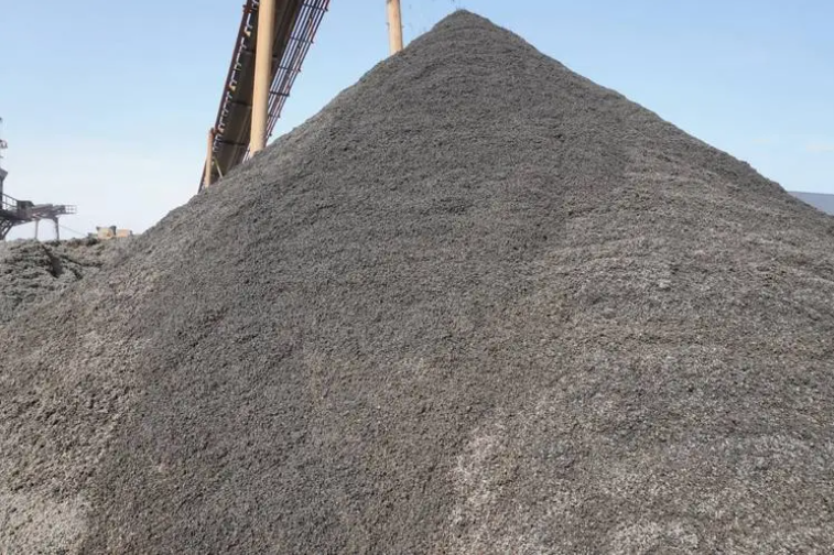 What factors affect the rise and fall of sand and gravel prices?