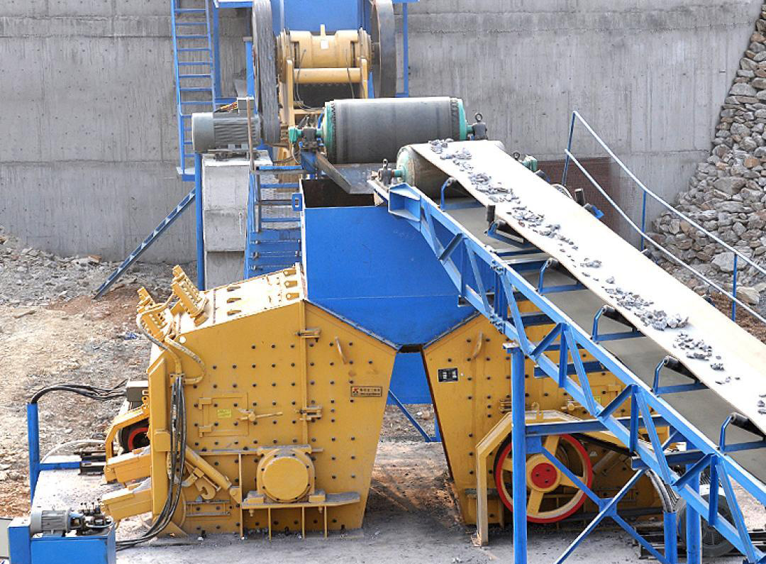 Double attack breaking stone crushing production line.jpg